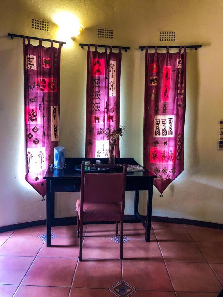 Lesoma Valley Lodge カサネ エクステリア 写真